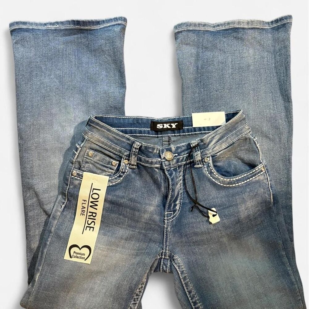 Y2K Sky Premium Women's Blue Jeans Size 7/28 NWT